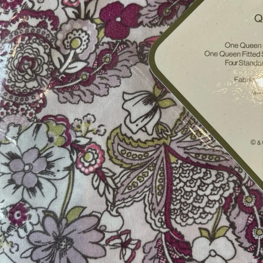 NEW Vera Bradley 6 piece Queen Sheet Set - Pink & Purple
